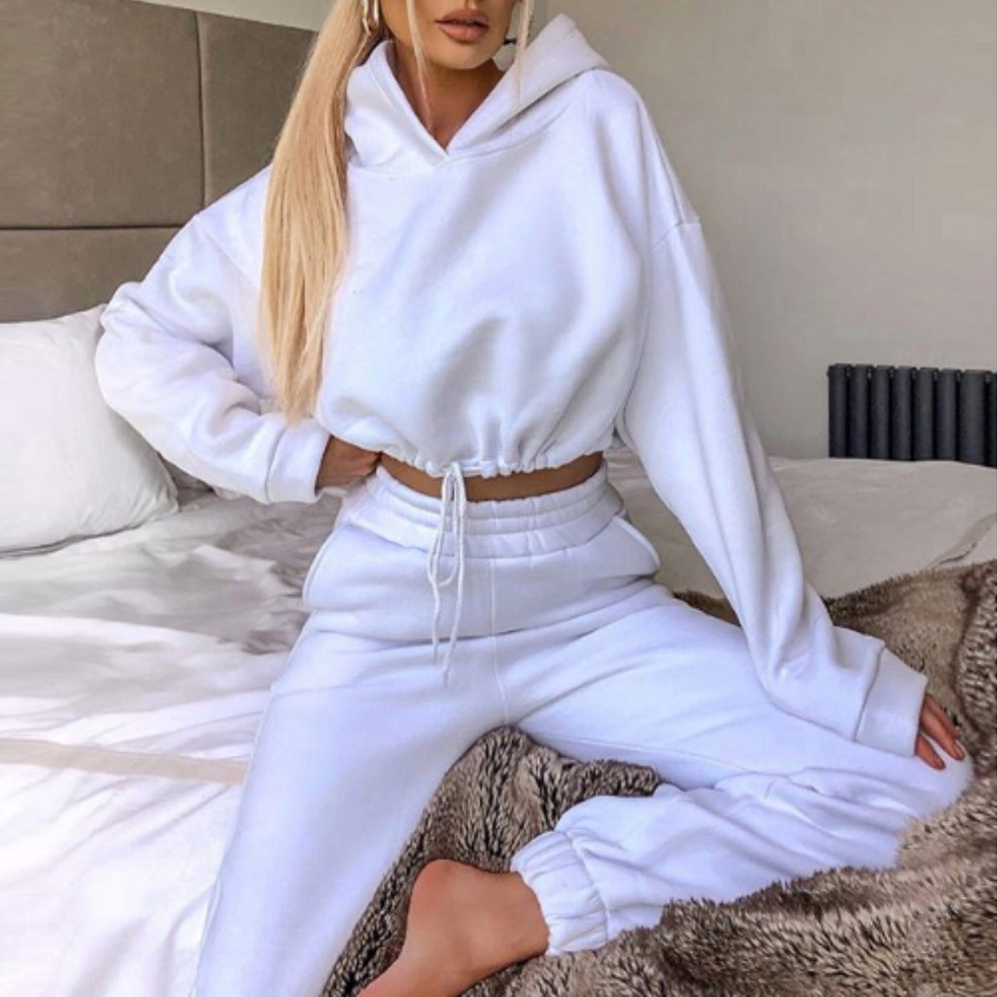 Trendy white 2 piece sports outfit for women featuring a cropped hoodie and sweatpants