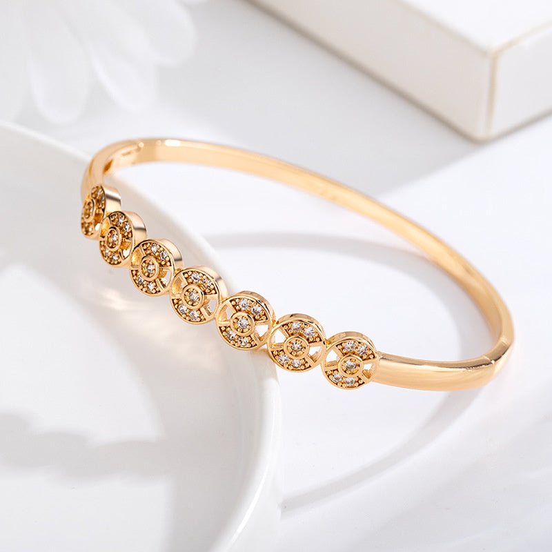 Exquisite Full Diamond Hollow Bracelet For Women - Sophinity