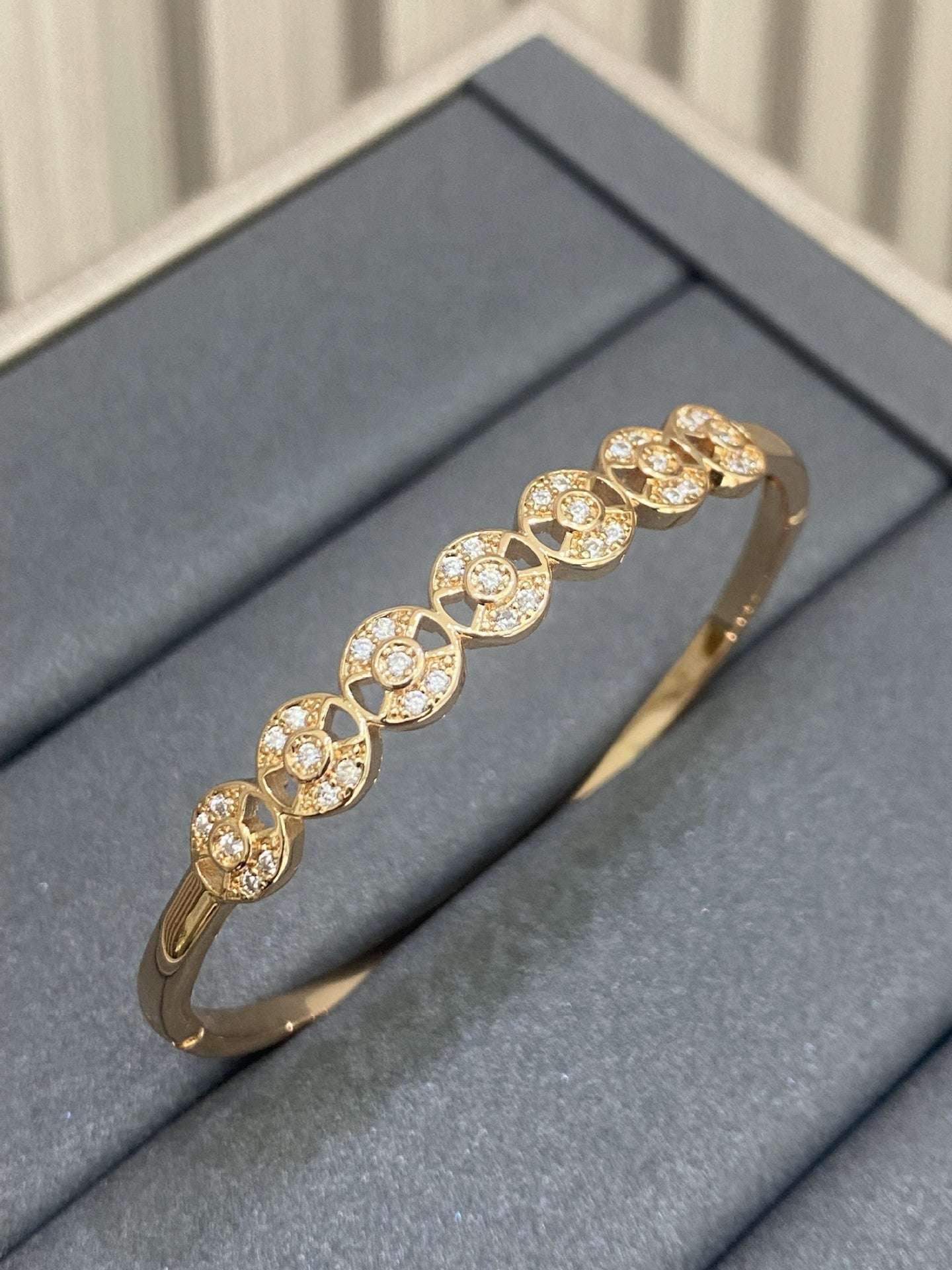Exquisite Full Diamond Hollow Bracelet For Women - Sophinity