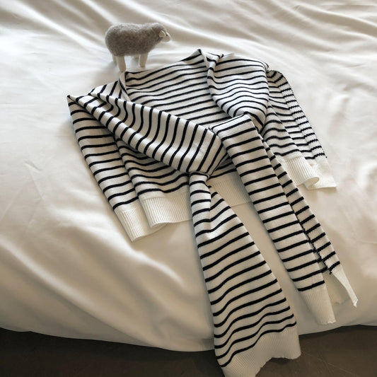 Over - the - shoulder Striped Warm Knotted Scarf - Sophinity