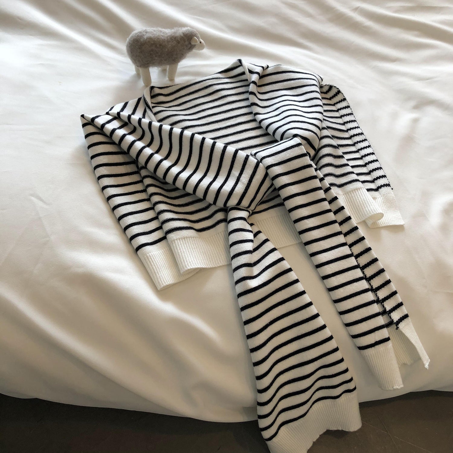 Over - the - shoulder Striped Warm Knotted Scarf - Sophinity