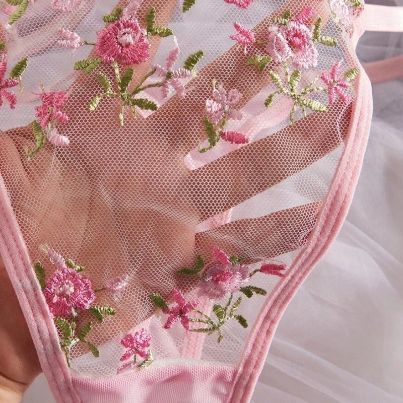 Small Floral Romantic Embroidery Mesh Stitching Pure Desire See-through Bra Set